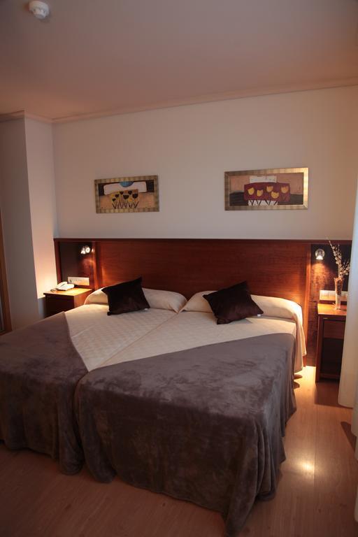 Hotel San Cibrao San Ciprian de Vinas Room photo